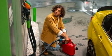 Дизель достиг психологической отметки в 100 грн: сколько стоит топливо на украинских АЗС