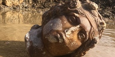 Древнегреческие боги снова потеряли головы: ученые обнаружили новые статуи в Айзаной (фото)