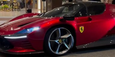 Кріштіану Роналду показав свій новий суперкар Ferrari за 2 мільйони євро (відео)