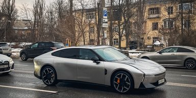 Запас хода 820 км и двери как у Lamborghini: в Киеве заметили футуристический электрокар (фото)