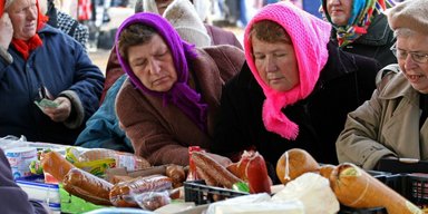 Ценники сорвались с цепи: сколько тратят на продукты в Украине и Европе