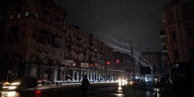Графики отключений света 10 апреля: как украинцам будут отключать электроэнергию в пятницу