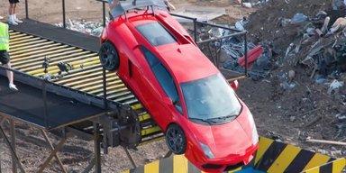 Заради переглядів на Youtube: блогер знищив Lamborghini на камеру (відео)