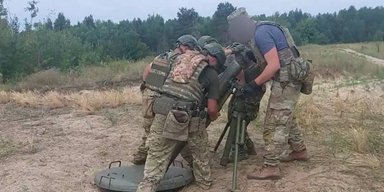 Использовали артиллерию: бойцы ЛСР уничтожили склад боеприпасов ВС РФ в Горловке (видео)
