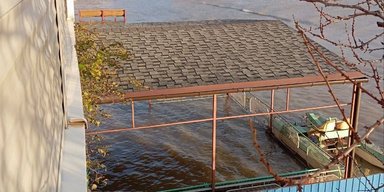 Шторм в Азовському морі: третина Маріуполя залишилася без електрики, тепла та води (відео)