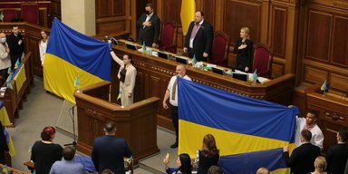 "Не заброньовані від війни". Чи воюють сьогодні діти та родичі депутатів