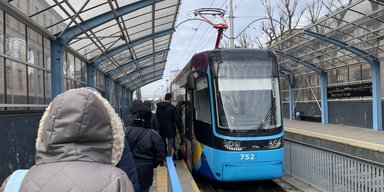 В Киеве частично восстанавливают движение электротранспорта: какие маршруты запустят