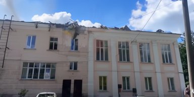 Рядом играли дети: ВС РФ ударили по кинотеатру в Конотопе (видео)