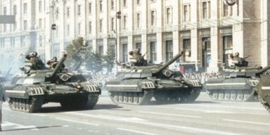 Комедія на параді у Москві. Росія виставила покращені танки Т-62, які все одно — старість