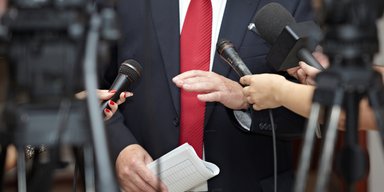 А поговорить? Почему проведение дебатов между Порошенко и Зеленским останется делом добровольным