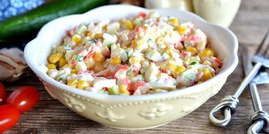 Крабовый салат без лишних ингредиентов: как приготовить вкусный салат
