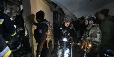 Разрушены 8 квартир: полиция показала последствия ночных ударов ВС РФ по дому в Запорожье (видео)