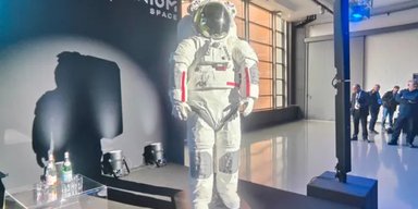 Висадка на Місяць астронавтів NASA під загрозою зриву: їм нічого носити (фото)