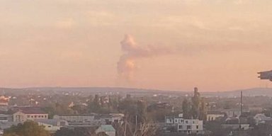 "Щось бабахнуло": у Севастополі стався потужний вибух і здійнявся стовп диму (відео)