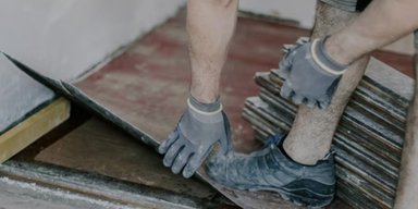"Настоящее сокровище": что нашла семья во время ремонта под старым линолеумом (фото)