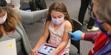 Вакцини для дітей. Чи почне Україна слідом за США щеплювати дітей віком від п'яти років