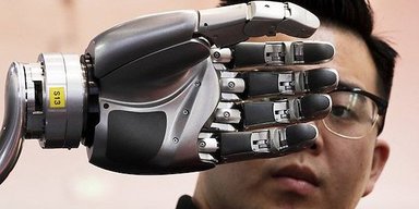 Китай боїться витоку технологій: AI-фахівцям з Alibaba і DeepSeek обмежили виїзд з країни, — ЗМІ