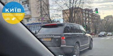 У Києві засвітився розкішний Range Rover за $80 000 на жовтих номерах таксі (фото)
