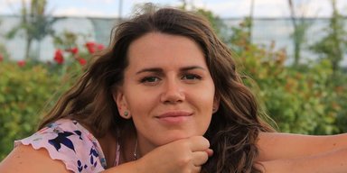 Телеведущая Хоменко, пережив сильный стресс, обрезала волосы в прямом эфире (видео)