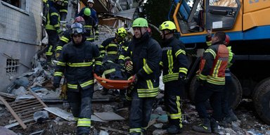 Розбір завалів у Києві: різко зросла кількість жертв, серед них троє дітей (фото)