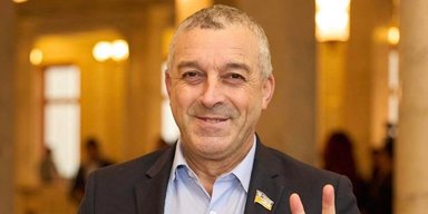 "Чужими руками": нардеп "Слуги народу" звинуватив Зеленського в намірі воювати "до останнього"