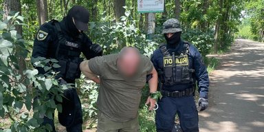Хотів отримати $4000 хабара: в Одесі поліція затримала військовослужбовця ТЦК (фото)
