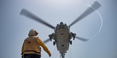 Вертолет и истребитель ВМС США потерпели крушение в Южно-Китайском море: Трамп сделал заявление