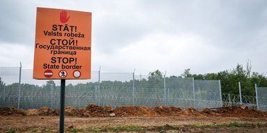 "Навіть на болотах": Латвія будує загородження на кордоні з Білоруссю