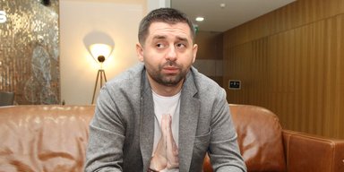 Скандали у "Слузі народу". Як партії Зеленського зберегти єдність, якщо її розривають скандали