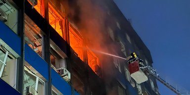 РФ ударила КАБами по Запорожью: 13 погибших и десятки раненых, в городе траур (фото)