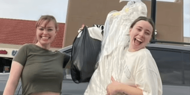 Невеста купила в сэконд-хенде платье за $25 и сделала из него свадебный наряд своей мечты (видео)
