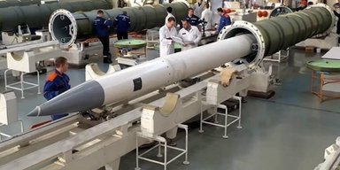 Могут бить почти на 400 км: РФ хочет произвести за 3 года 1000 ракет 40Н6 для С-400 (фото)