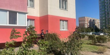 "Сидела на балконе и делала селфи": в Броварах из окна 7-го этажа выпала женщина, детали (фото)