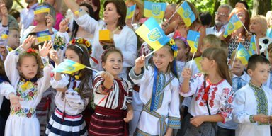 "Пакунок школяра": у Мінсоцполітики розповіли, як отримати допомогу на 5 тисяч грн (відео)