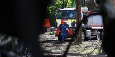 Спасателя, который перевел коллег в укрытие во время обстрела, отстранили от должности: что произошло