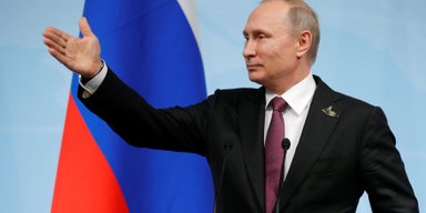Аусвайс от Кремля. Раздачей паспортов в ОРДЛО Путин запускает два сценария