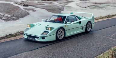 В Італії помітили культовий суперкар Ferrari F40 в унікальному кольорі (фото)