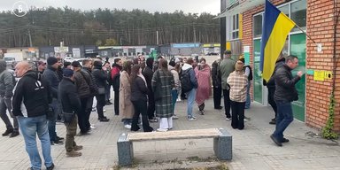 Проблемы с талонами на экзамен по вождению в Украине: почему возле Сервисного центра МВД стоят очереди с ночи, — СМИ