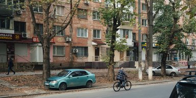 Засоби РЕБ безсилі: дрони Mavic із гранатами атакують цивільних у Херсоні (фото, відео)