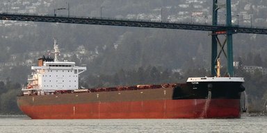 Может затонуть: йеменские хуситы атаковали в Красном море греческое судно