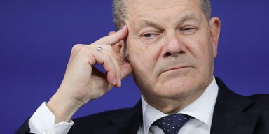 Начали с Меркель, закончили Путиным. Как Россия "слепила" фейк о Шольце