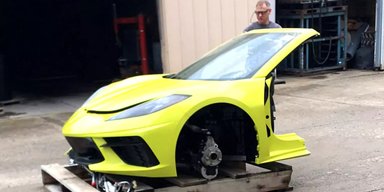 Десятки новеньких Chevrolet Corvette C8 розрізали навпіл пилкою на заводі (фото)