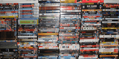 Чоловік хотів позбутися старих DVD-дисків: реальна вартість раритетів його шокувала (відео)