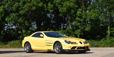 Їх випустили всього 10: в Україну привезли потужний суперкар Mercedes короля Бахрейну (фото)