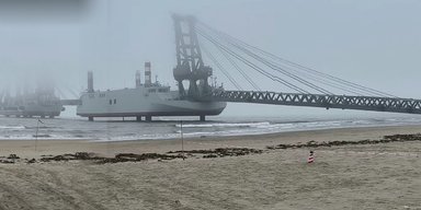 В Китае придумали новый способ высадки десанта с помощью барж и мостов (видео)