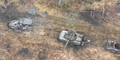 ЗС РФ пішли в наступ під Мар'їнкою, а ЗСУ спалили їхню техніку: що залишилося від ворога (відео)