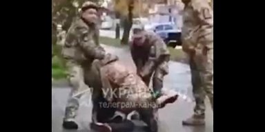 "Неприйнятна ситуація": в ТЦК відреагували на бійку між чоловіком та військовим (відео)