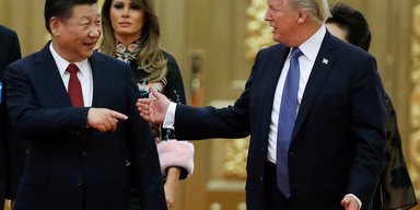 Тайны Белого дома. Экс-советник Трампа рассказал, как Huawei обменяли на бобы