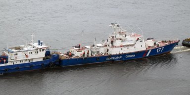 В Азовском море неожиданно вспыхнуло судно ФСБшников, есть погибшие, — ГУР (видео)