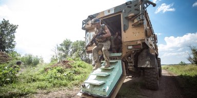 Бійці ЗСУ відкинули окупантів на лівобережжі Дніпра на 2-8 км, – CNN (відео)